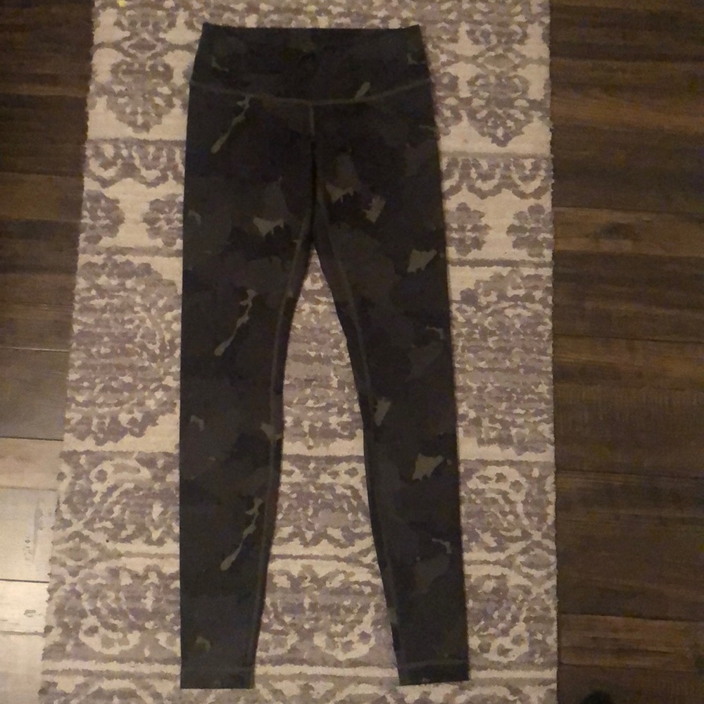 Lululemon wunder under pants CAMO size 6